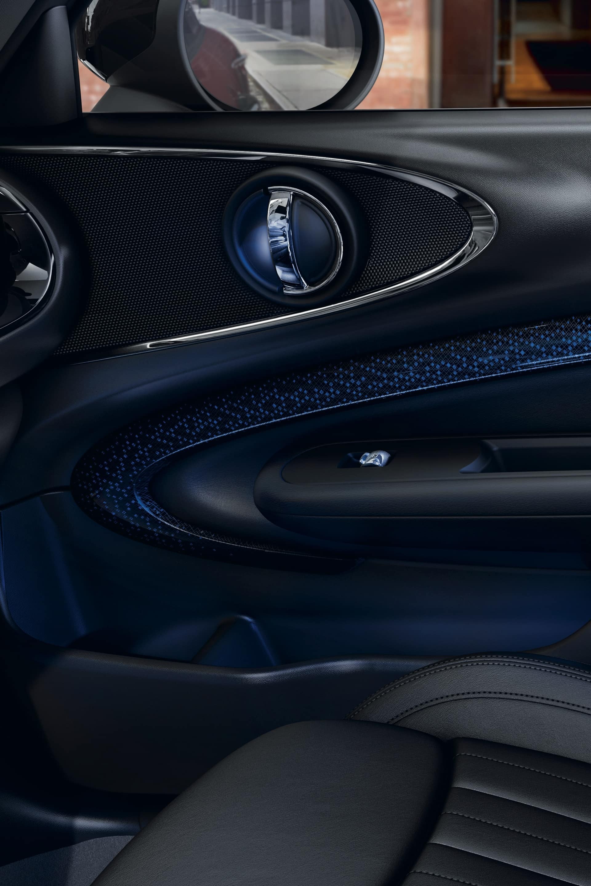 MINI Clubman – интерьер – эллипсы на дверях с подсветкой MINI Clubman – интерьер – эллипсы на дверях с подсветкой